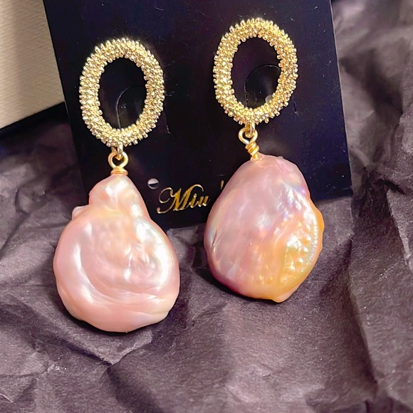 Earrings - Picture 1 of 1